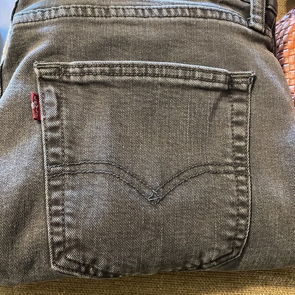 Grey Levi’s Jeans - Picture 6 of 8